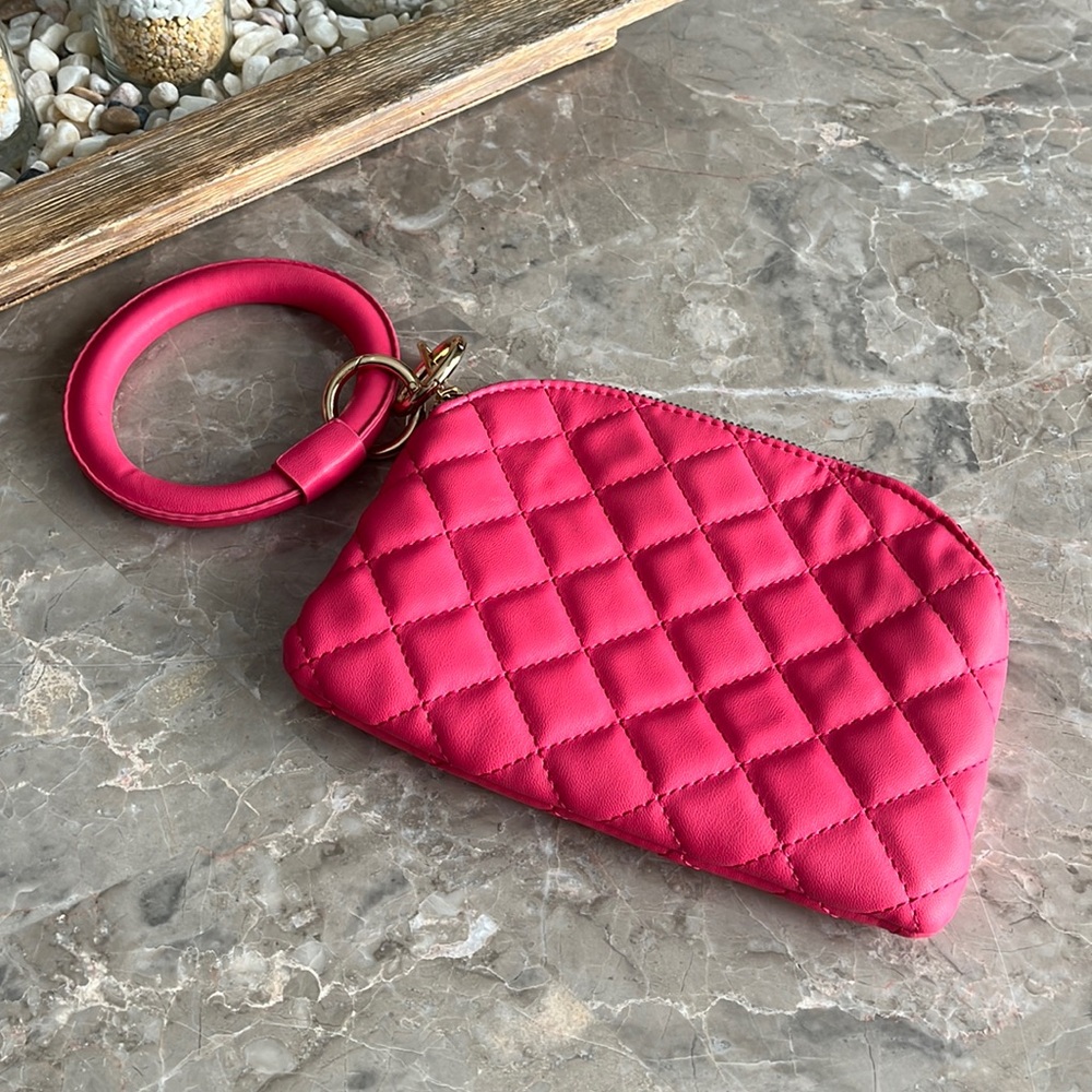 Quilted wristlet